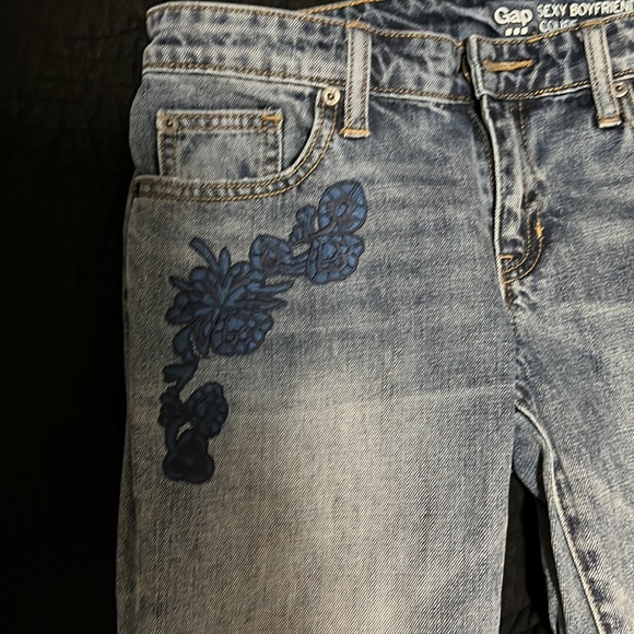 Cute Gap boyfriend jean - Picture 2 of 11